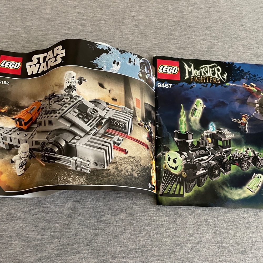 LEGO Monster Fighters Ghost Train Playset in Black and Green manuals